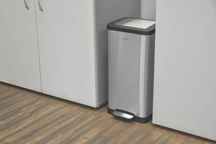 Lixeira Inox com Pedal Quadratta Acabamento Scotch Brite e Balde Interno Removível 15 L
