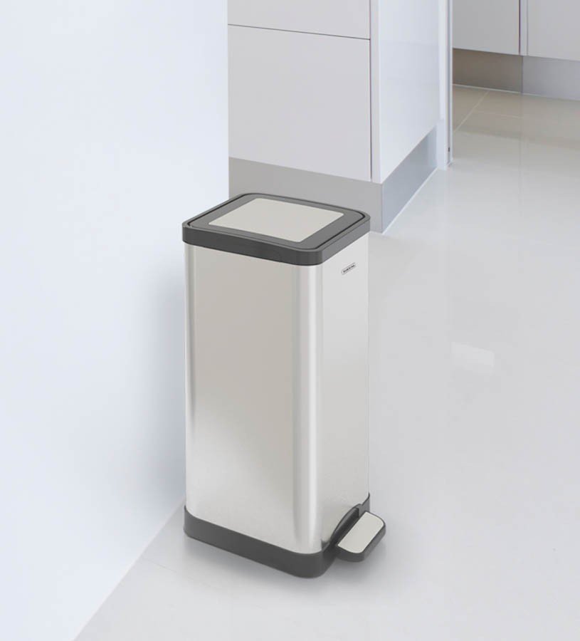 Lixeira Inox com Pedal Quadratta Acabamento Scotch Brite e Balde Interno Removível 15 L