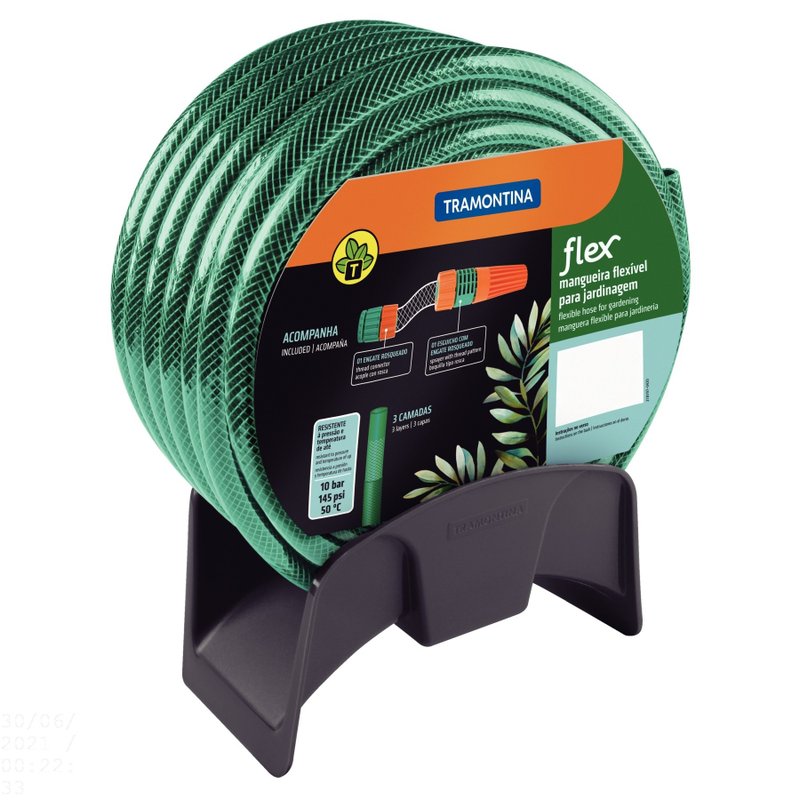 Mangueira Flex Verde em PVC 3 Camadas 15 m com Engate Rosqueado, Esguicho e Suporte mural