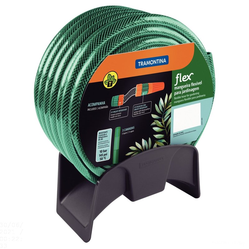 Mangueira Flex Verde em PVC 3 Camadas 25 m com Engate Rosqueado, Esguicho e Suporte mural