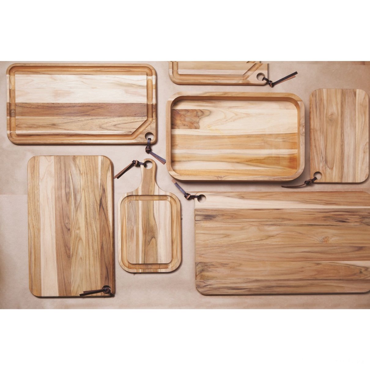 Tábua para Churrasco Retangular em Madeira Teca com Acabamento Natural 40 x 24 cm